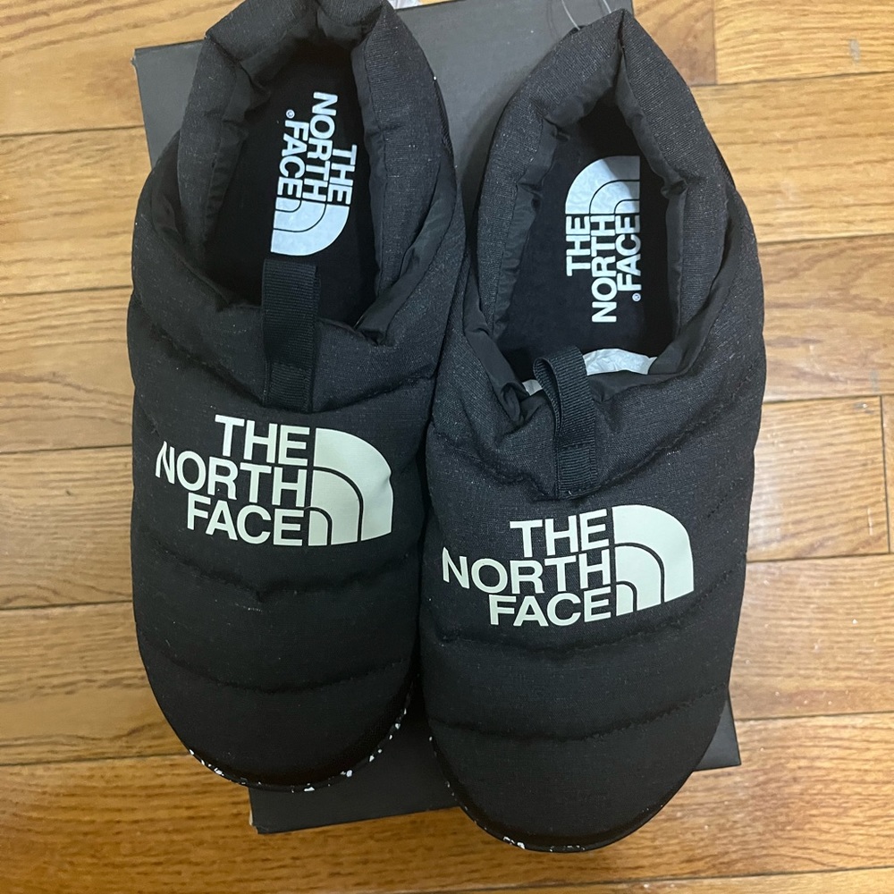 North Face Shoe puffer slippers